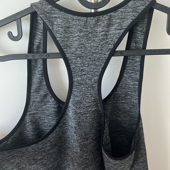 Excellent condition Oysho fitness racer back tank top size small - Picture 4 of 4